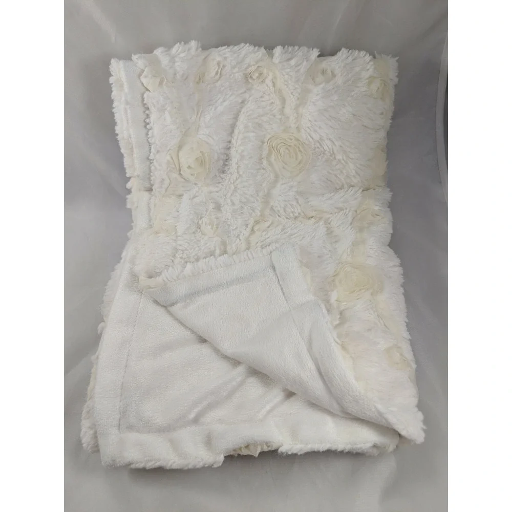 Cream Plush‎ Rosettes Baby Blanket About 30x40 Inch Newborn Photography